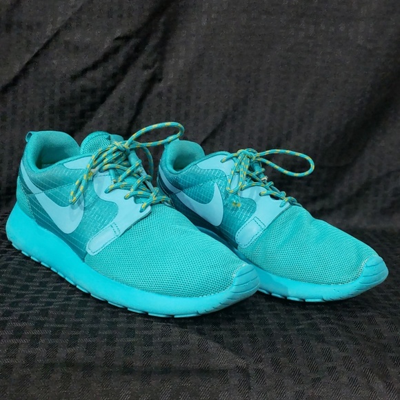 Nike Shoes - Nike Roushes